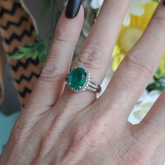 Emeraldine Quartz (Triplet) With Natural White Zircon Accented Triple Shank Ring - Picture 5 of 6